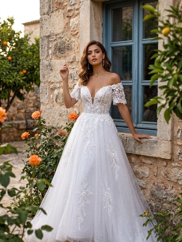 Vállra simuló, csipke ujjú menyasszonyi ruha – Menyasszonyi ruhák – Monor és Szolnok